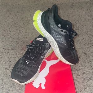 Womens Puma Hybrid Astro size 9